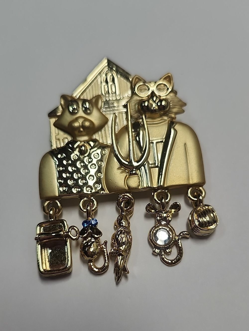 Signed AJC Vintage Polished Matte Gold American Gothic Cat Pin Brooch
